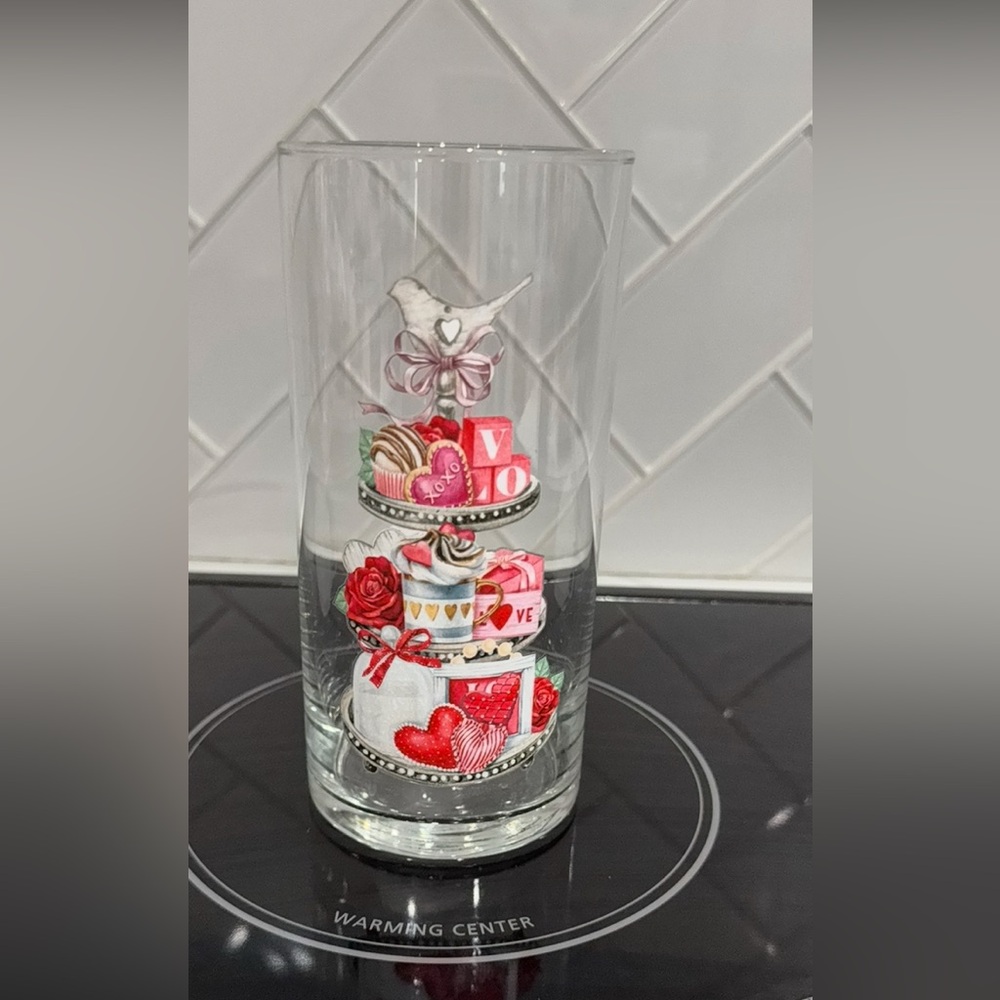 Valentine’s Day glass vase 💋